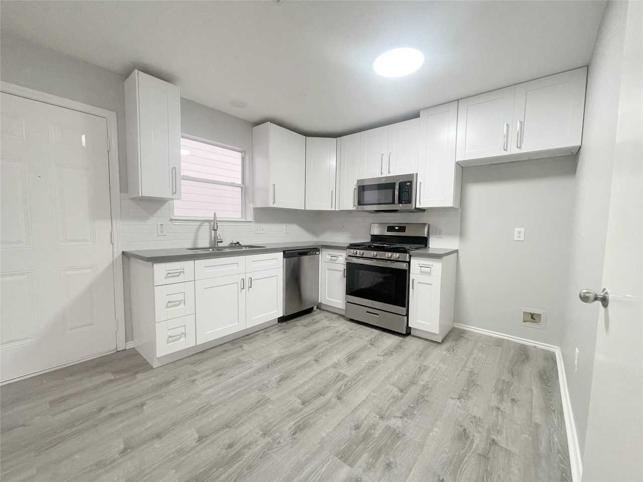 21231 Grand Linden Ct #21231 - Photo 3 of 12