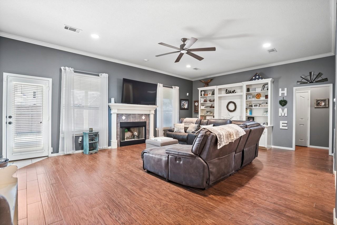 9292 Deepwater Dr #9292 - Photo 3 of 46