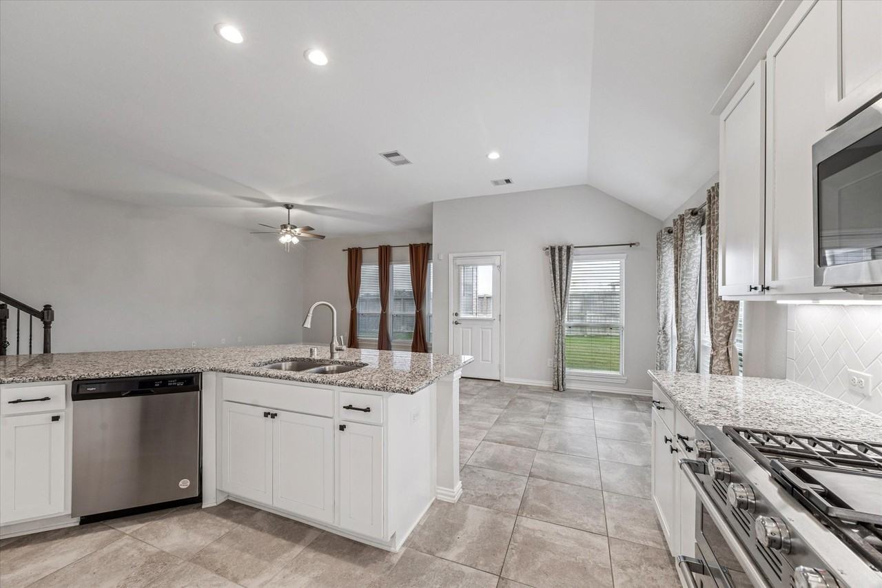 142 Dina Ln #142 - Photo 4 of 27