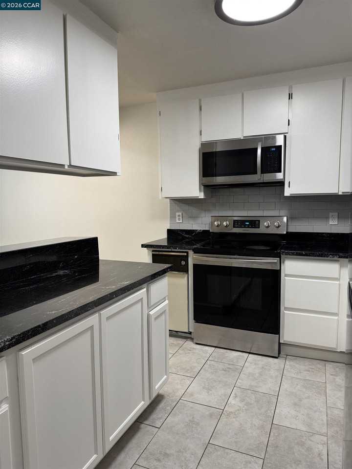 1725 Landana Dr #1725-7 - Photo 3 of 21