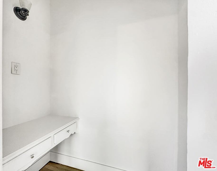 2717 S Harvard Blvd #2717 - Photo 6 of 17