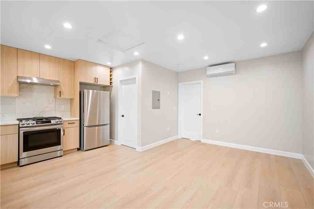 7729 Gentry Ave #7729 - Photo 6 of 16