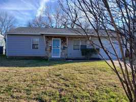 featured image of 3724 Moonstone Dr #3724