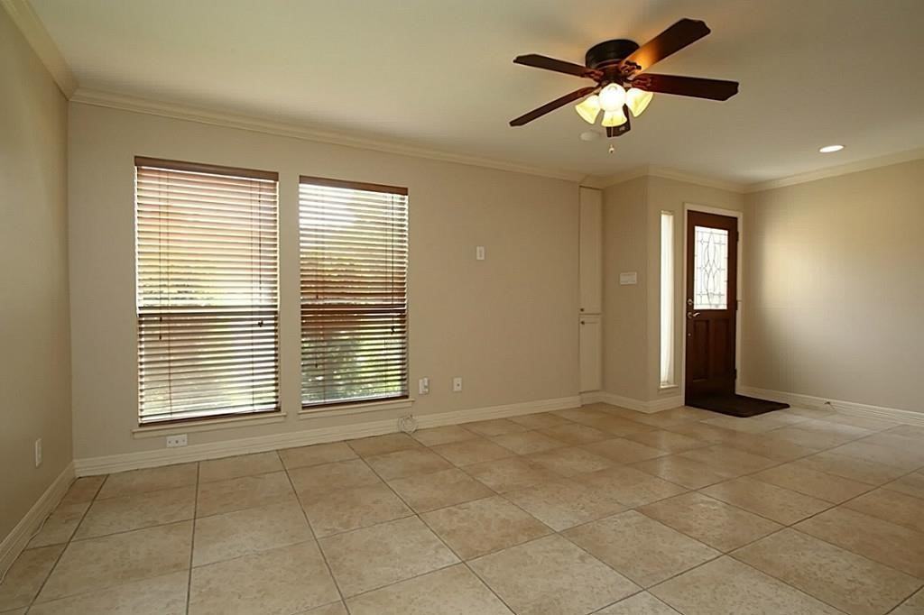 5228 Woodlawn Pl #5228 - Photo 3 of 31