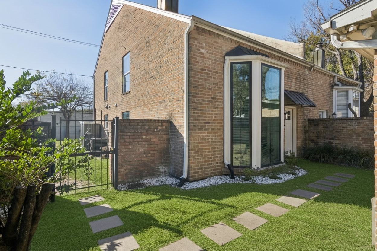 525 W 30th St #525 - Photo 2 of 23