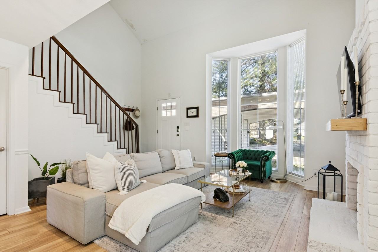 525 W 30th St #525 - Photo 3 of 23