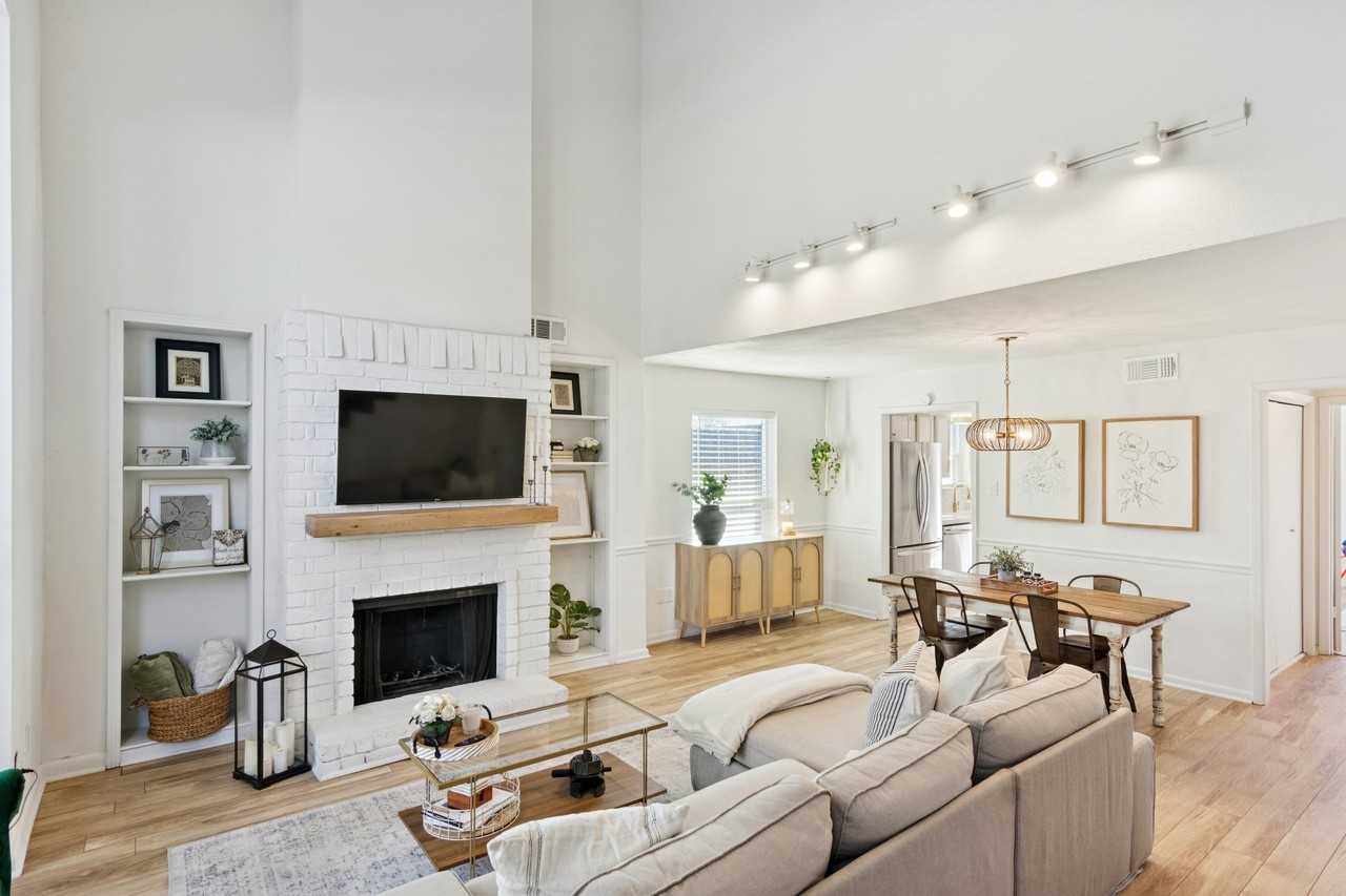 525 W 30th St #525 - Photo 6 of 23