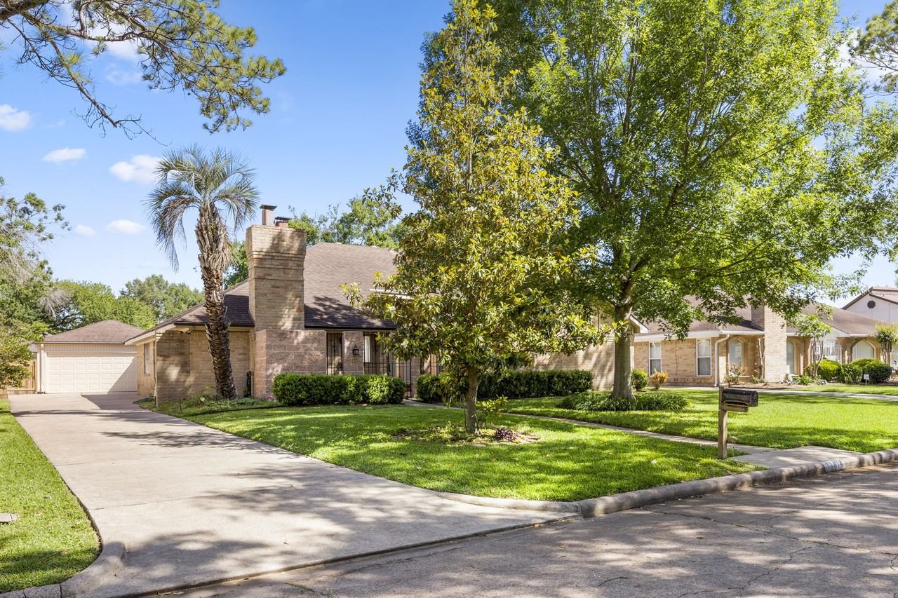 14014 Briar Place Dr #14014 - Photo 4 of 33