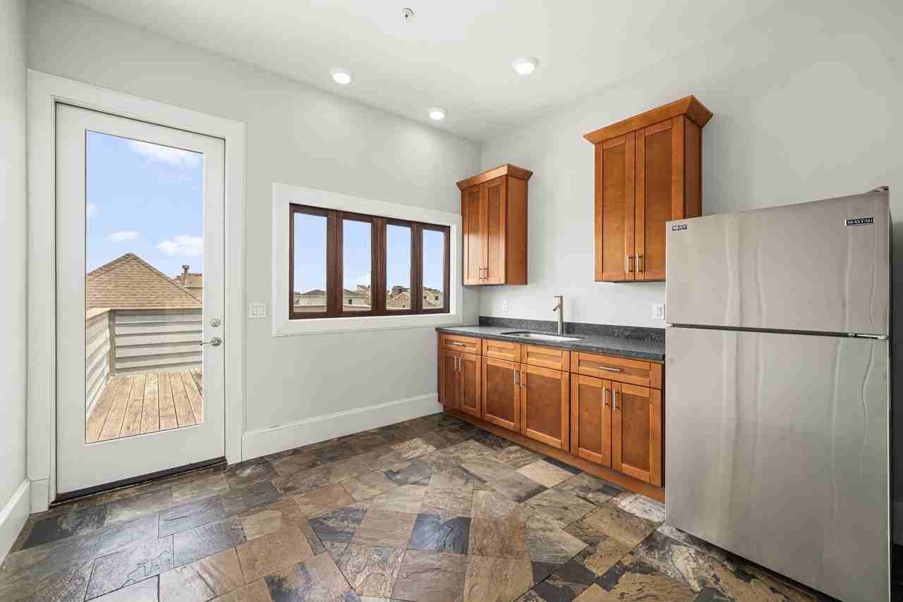 2022 Sabine St #2022 - Photo 2 of 21