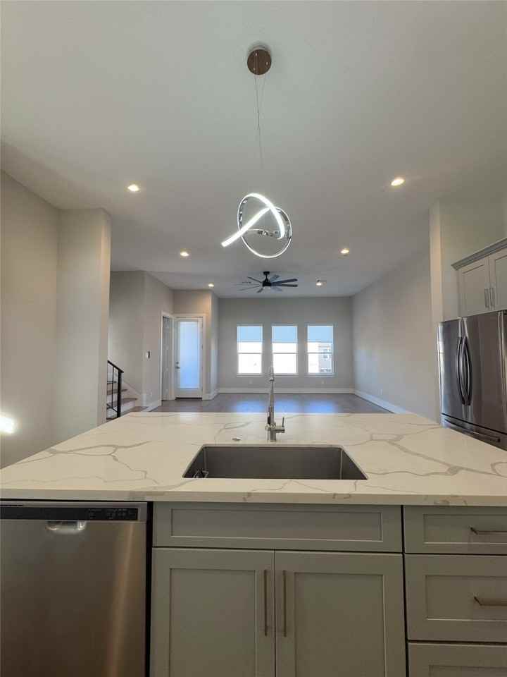 1611 Parker St #1611 - Photo 5 of 24