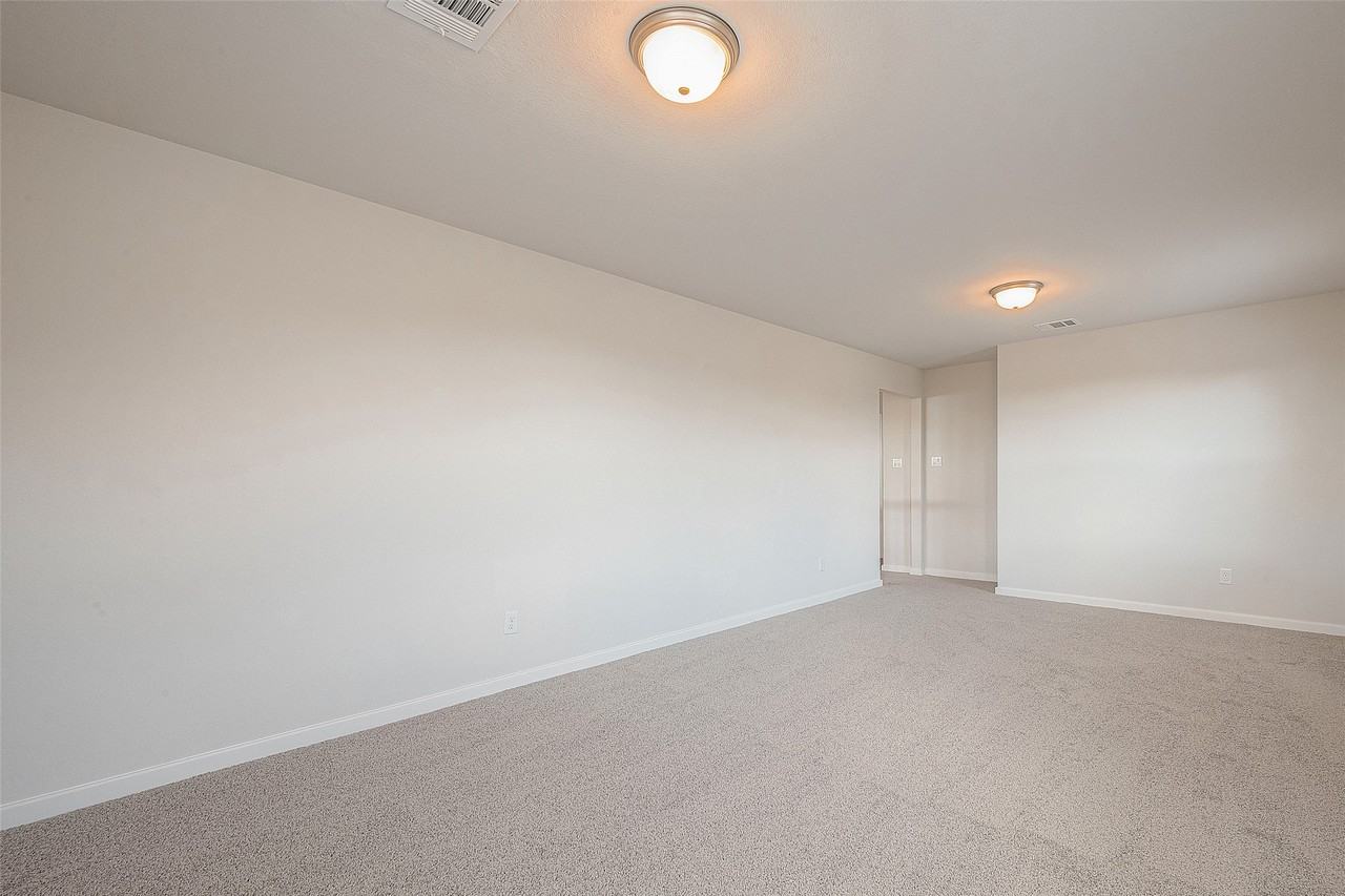 18119 Grasshomle Ct #18119 - Photo 2 of 37