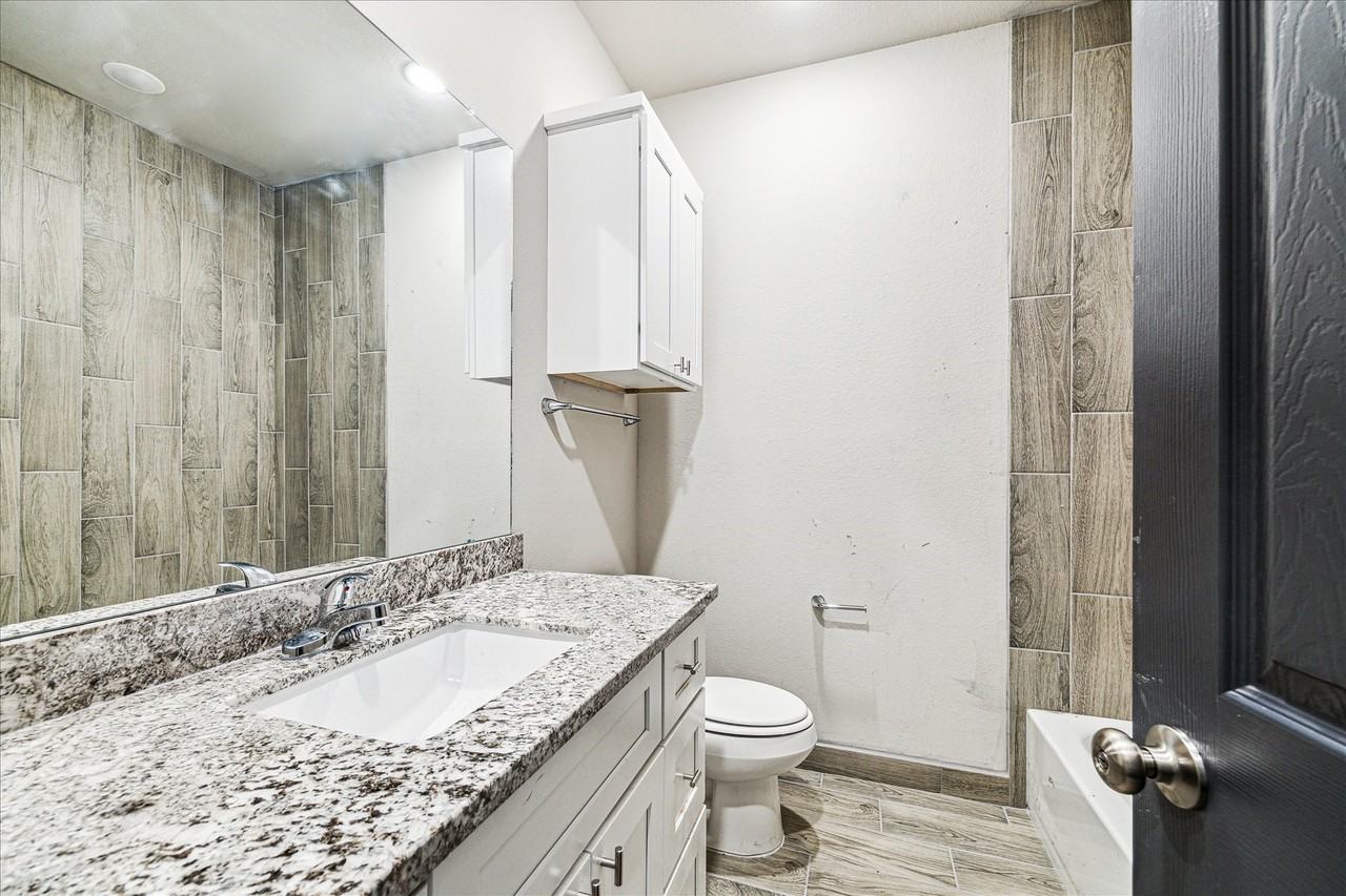 7918 Bowen St #7918A - Photo 5 of 8