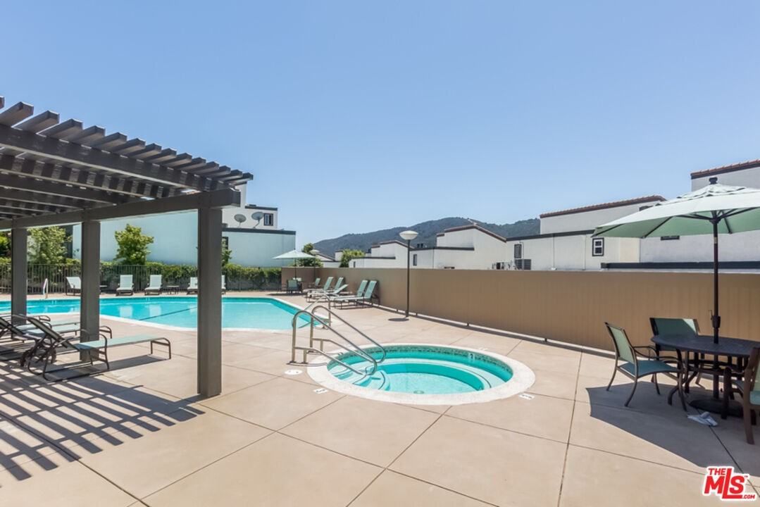 1656 Palisades Dr #1656 - Photo 4 of 22