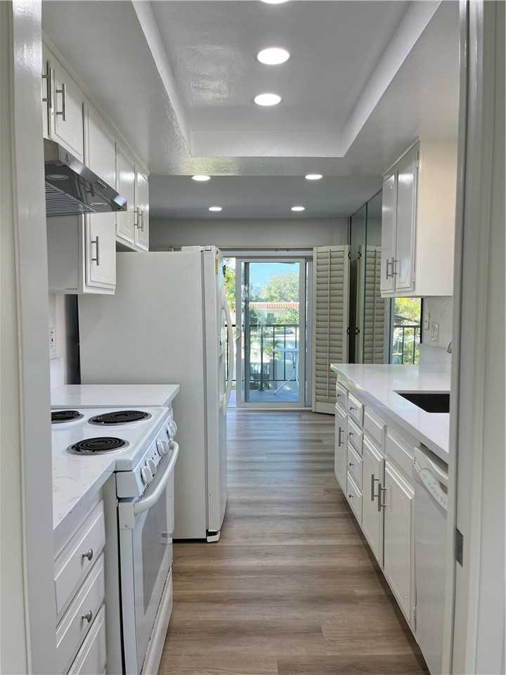 2302 Via Puerta #2302F - Photo 3 of 34