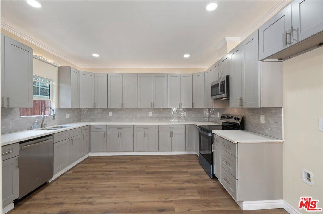 2207 W 20th St #2207 - Photo 3 of 27