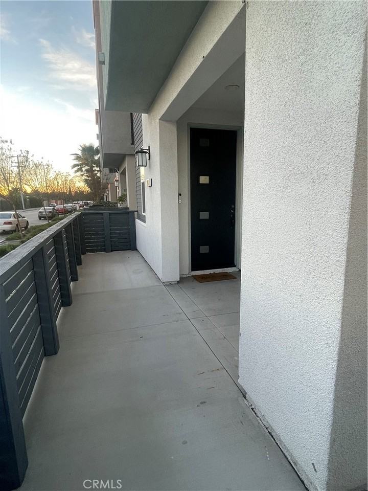 200 N Standard Ave #200 - Photo 3 of 33