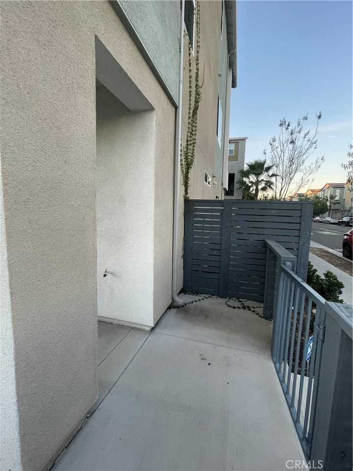 200 N Standard Ave #200 - Photo 4 of 33