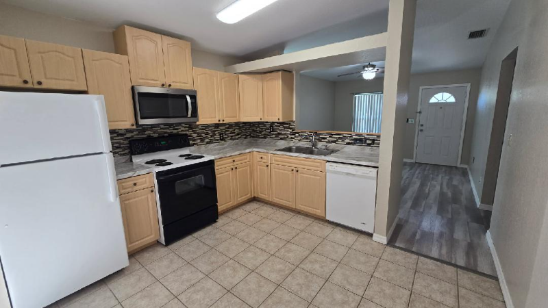 7201 63rd St N - Photo 6 of 19