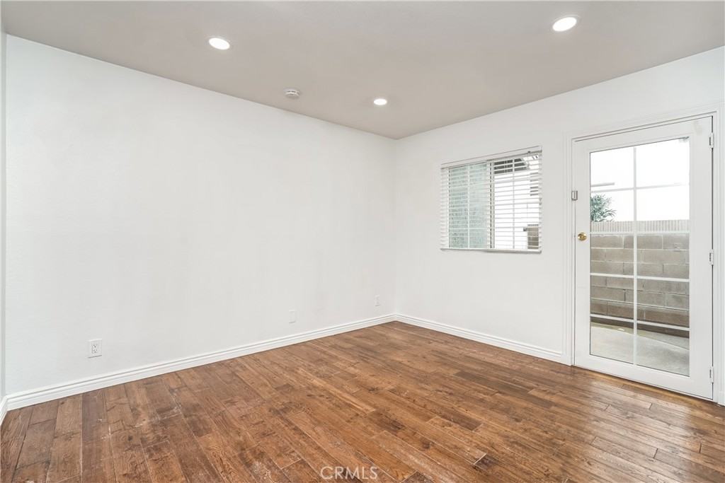 4 Aberdeen St #4 - Photo 2 of 26