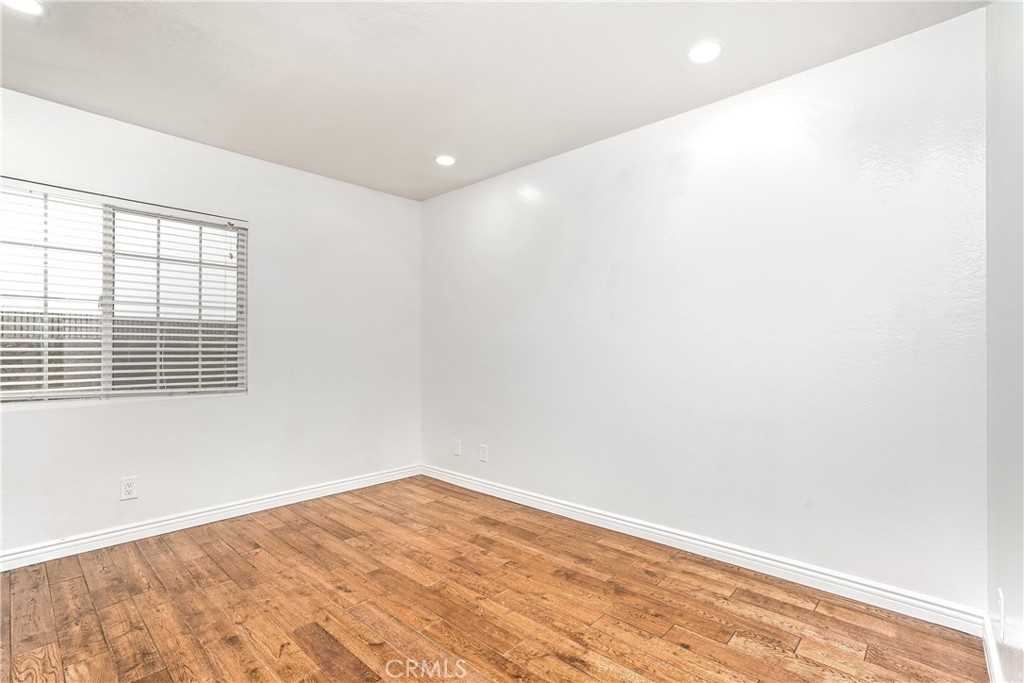 4 Aberdeen St #4 - Photo 5 of 26