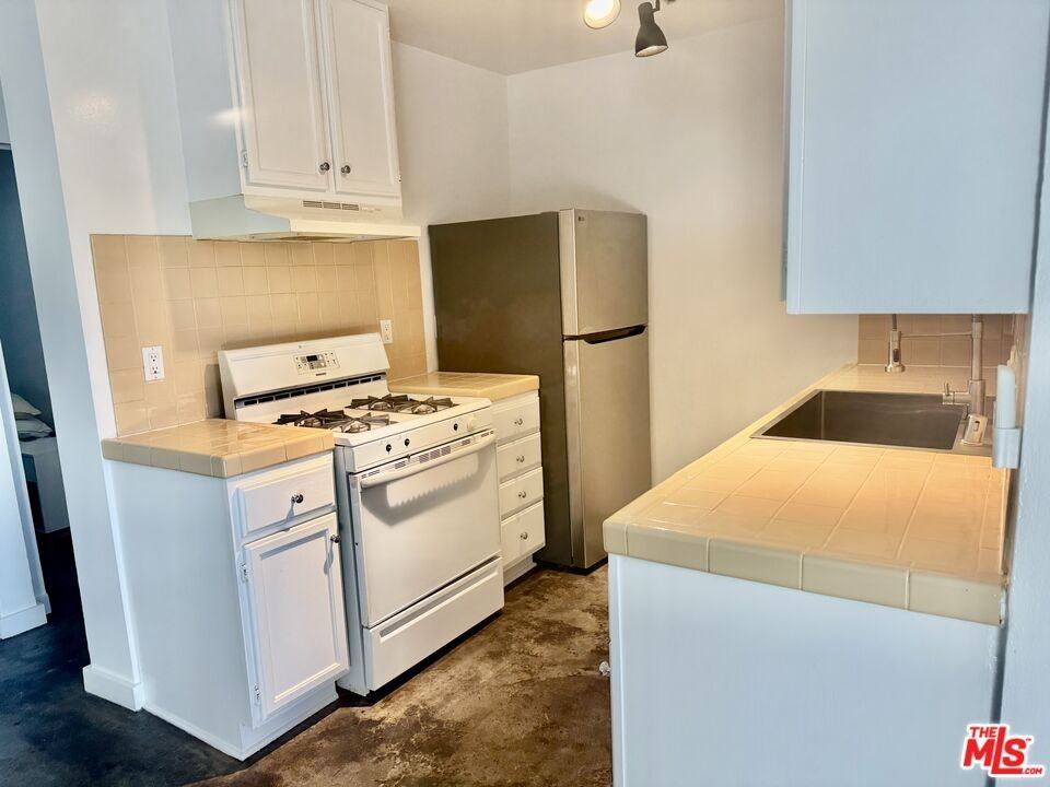 511 Rialto Ave #511-1 - Photo 4 of 19