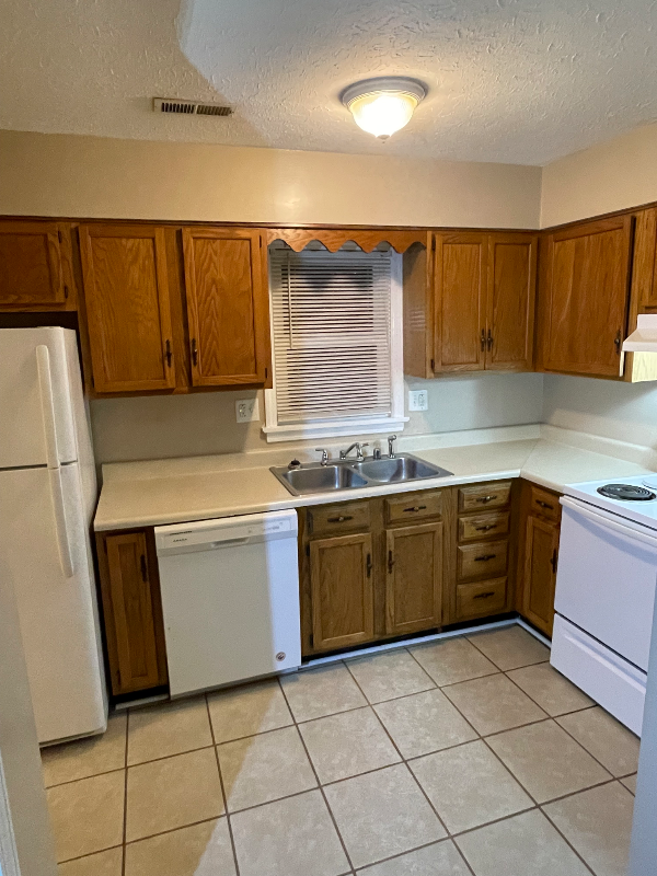 8310 Damascus Cir - Photo 3 of 12