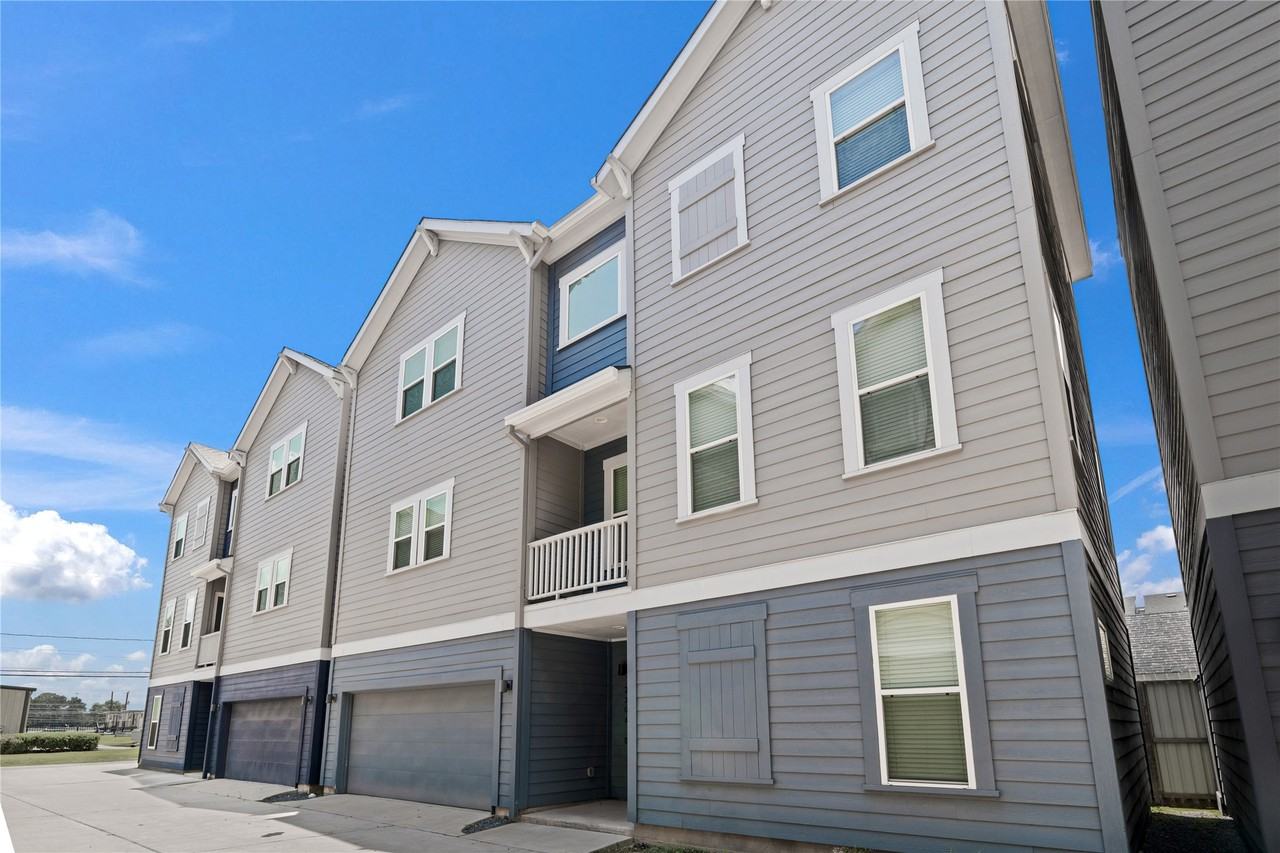 2206 Lou Ellen Ln #2206B - Photo 4 of 33