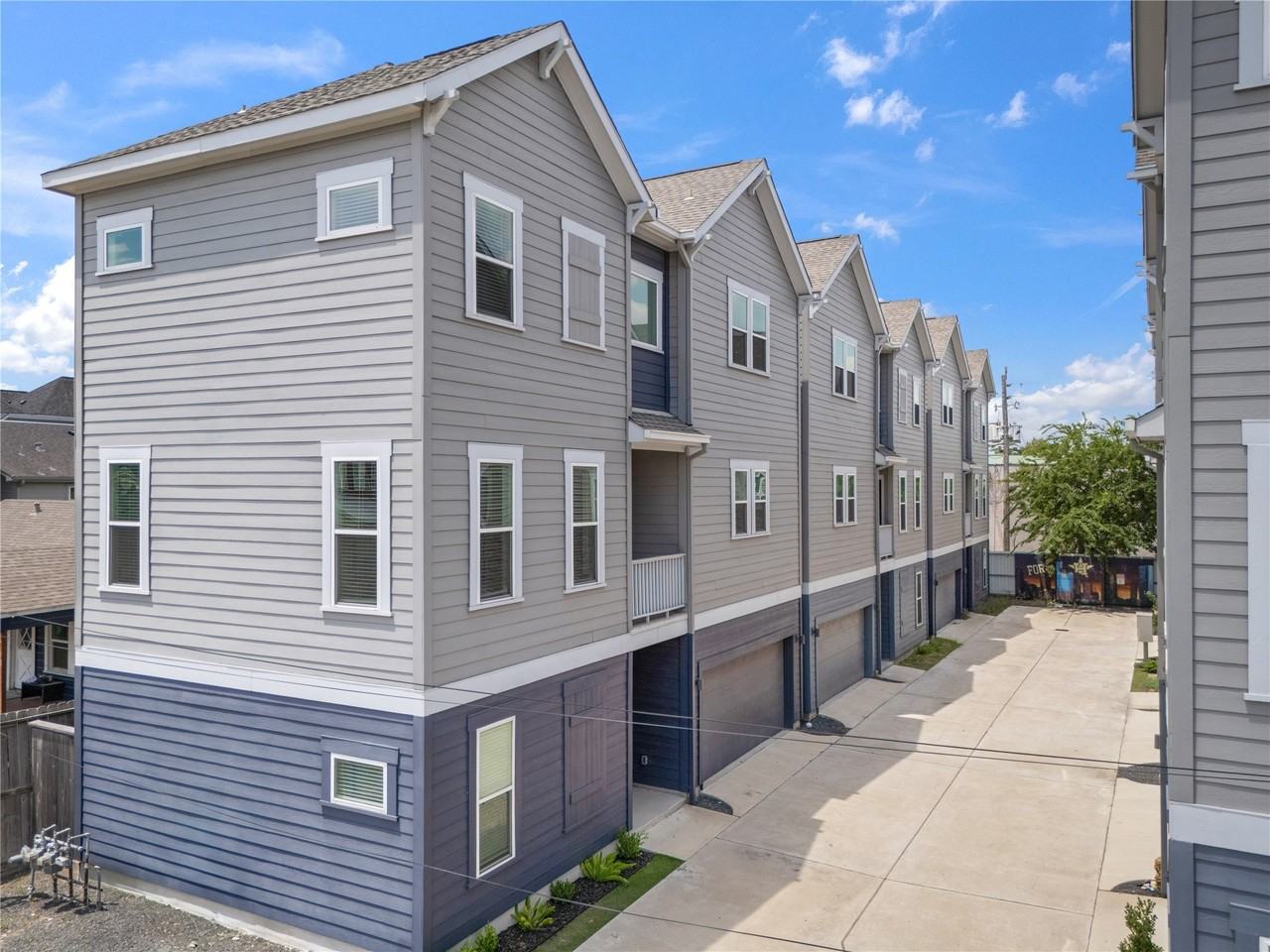 2206 Lou Ellen Ln #2206B - Photo 5 of 33