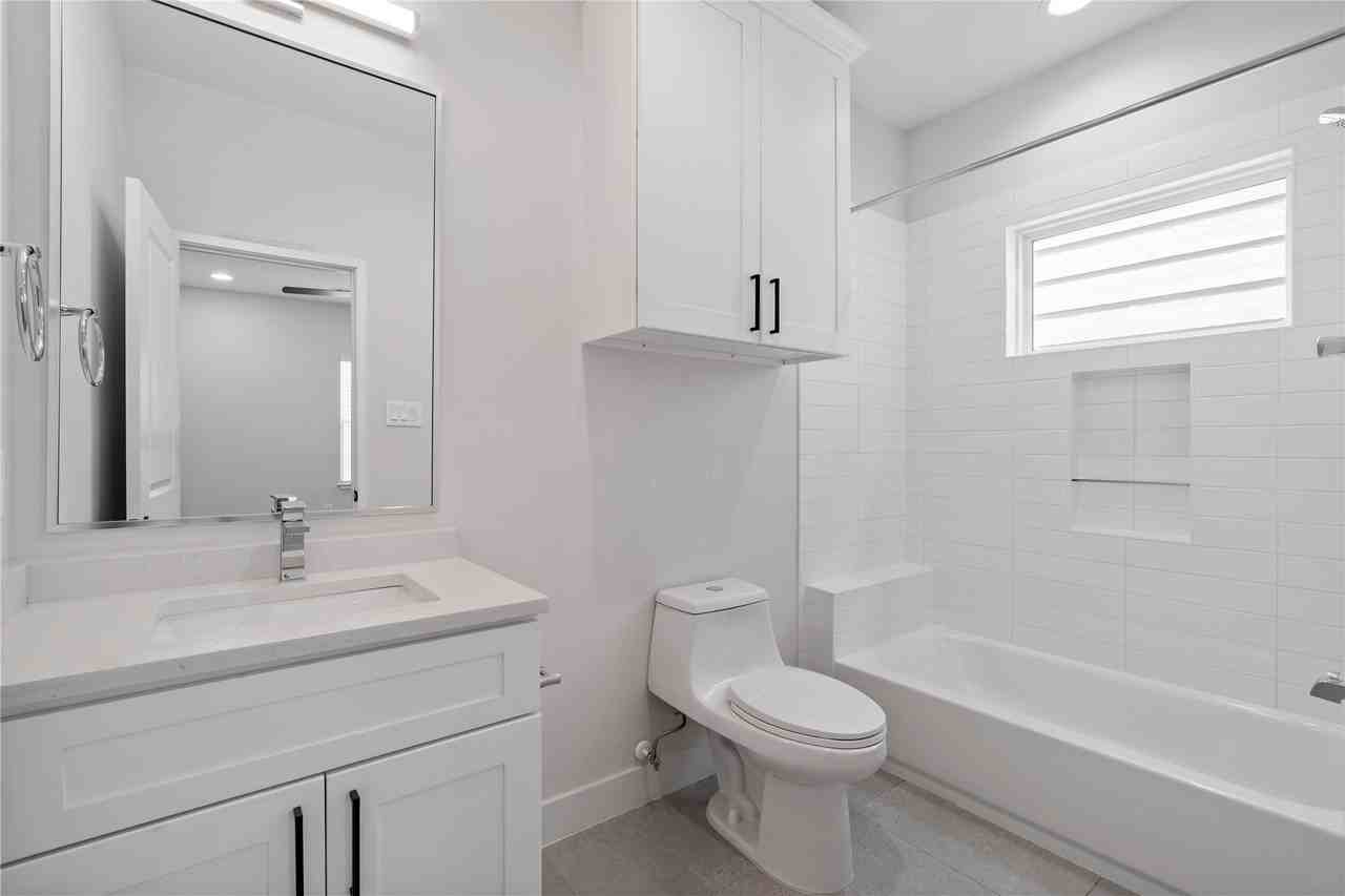 2206 Lou Ellen Ln #2206B - Photo 7 of 33