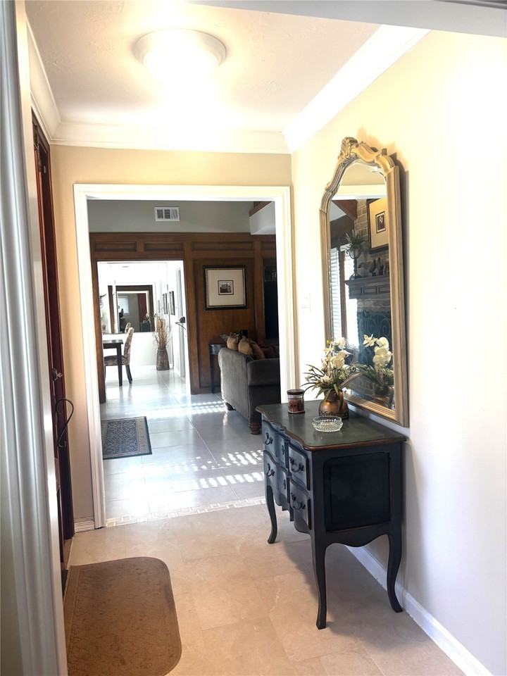 11418 Chevy Chase Dr #11418 - Photo 5 of 29