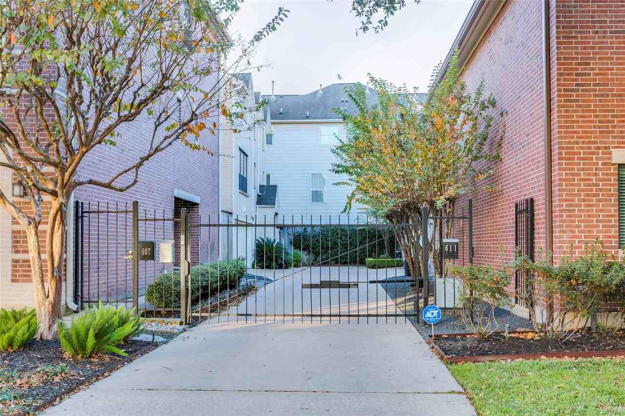 609 Lester St #609 - Photo 2 of 31