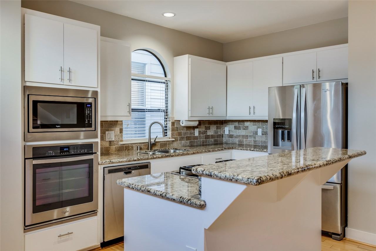 609 Lester St #609 - Photo 6 of 31