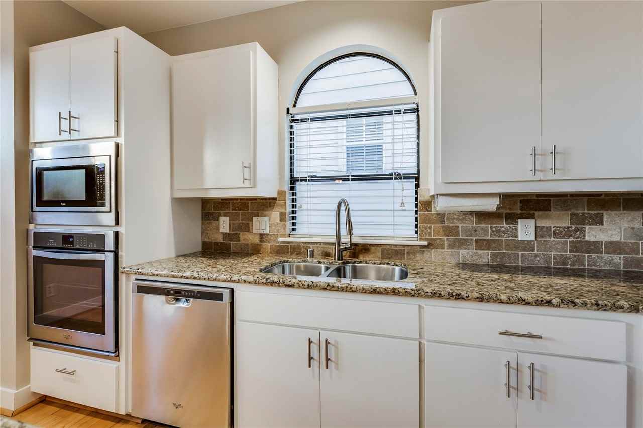 609 Lester St #609 - Photo 7 of 31