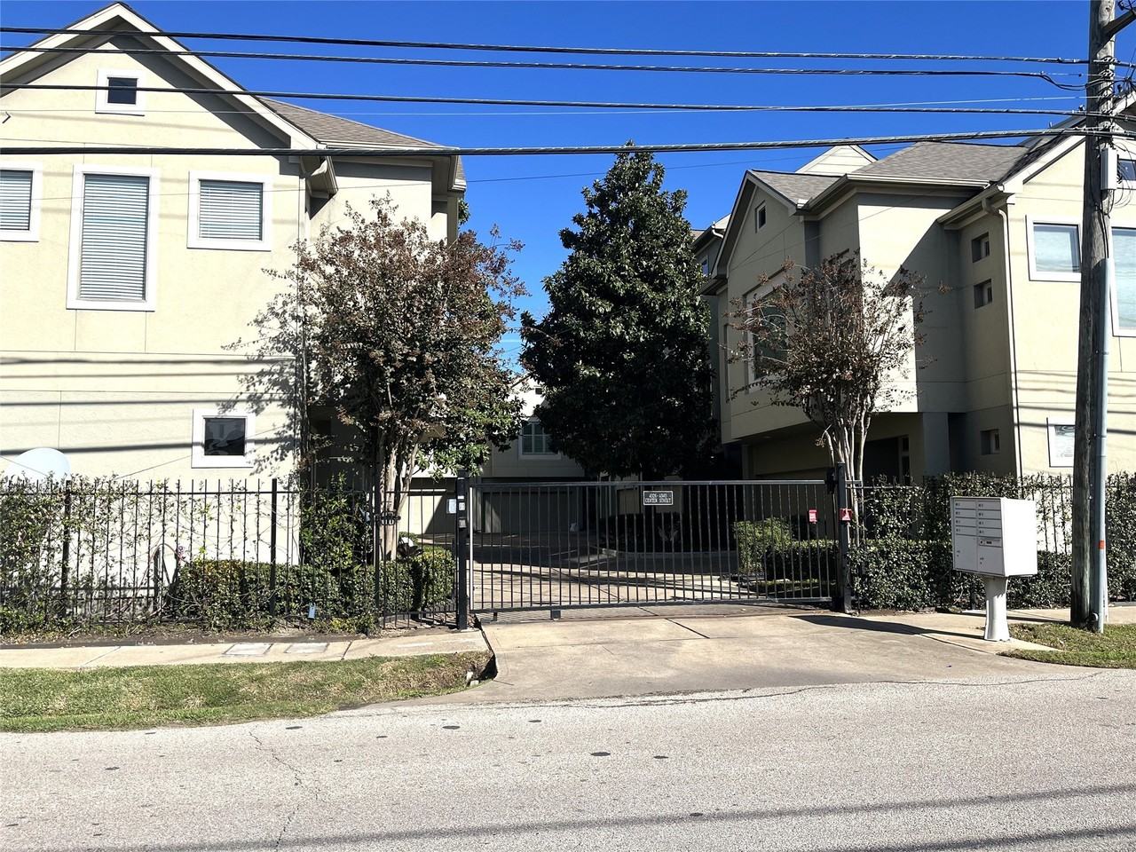 4338 Center St #4338 - Photo 2 of 23