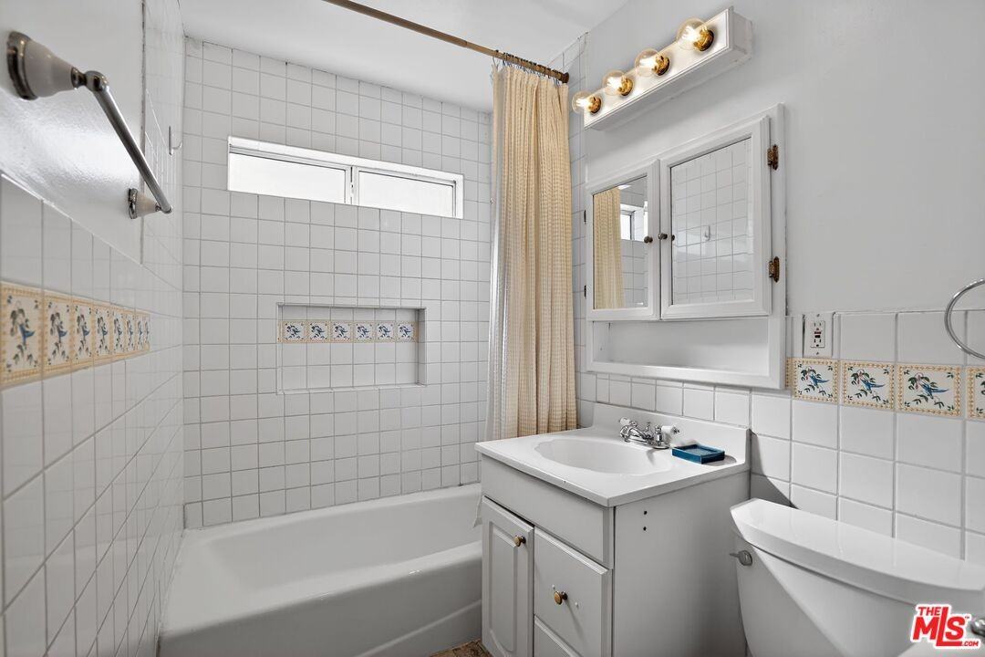 4055 Moore St #4055 - Photo 5 of 16