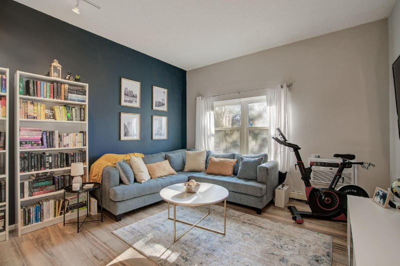 215 7th St Ne #104 - Photo 2 of 17