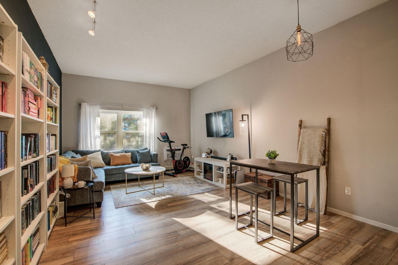 215 7th St Ne #104 - Photo 5 of 17