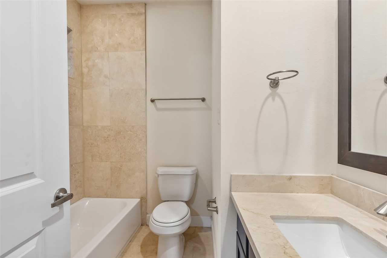 5729 Larkin St #5729A - Photo 7 of 23