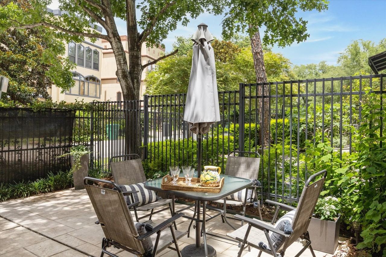 6310 Arnot St #6310 - Photo 4 of 21