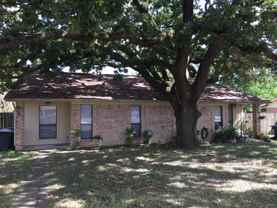 410 Brentwood Dr E #410 - Photo 1 of 1