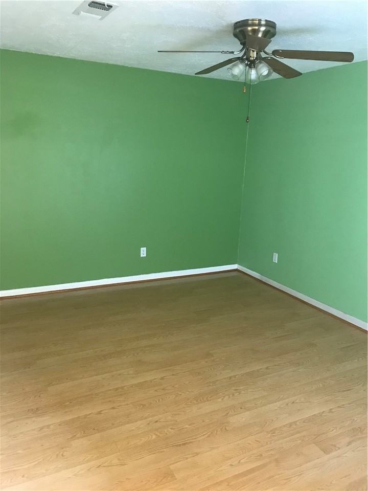 410 Brentwood Dr E #410 - Photo 2 of 14