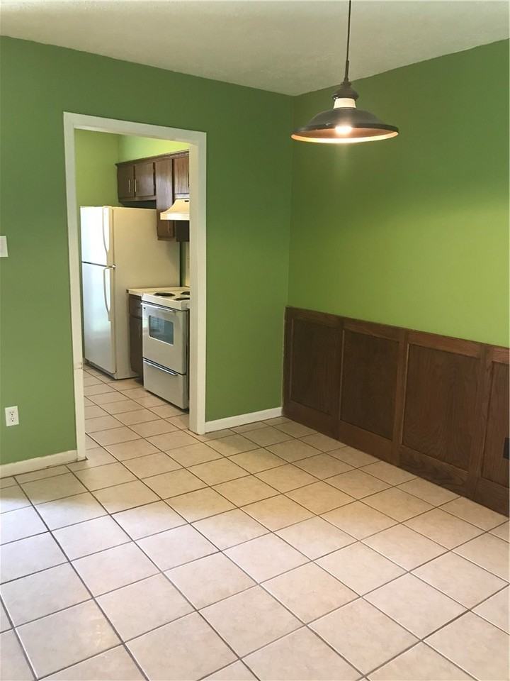 410 Brentwood Dr E #410 - Photo 7 of 14