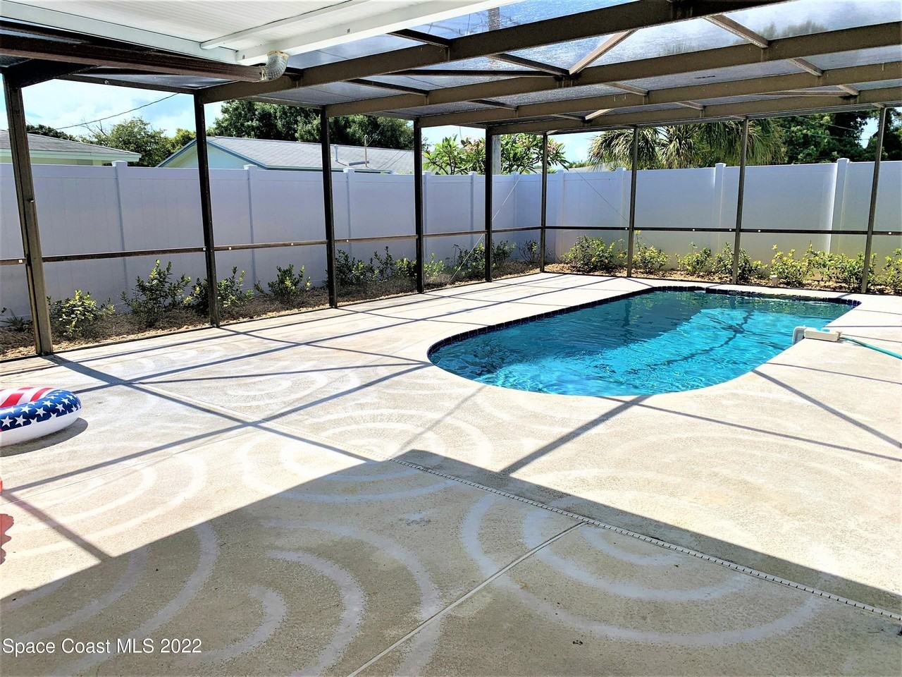 810 1st St #810 - Photo 4 of 15