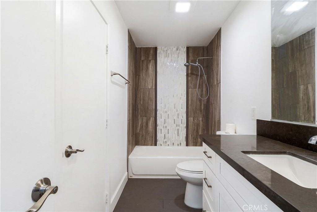 2818 W Bridgeport Ave #2818 - Photo 2 of 11