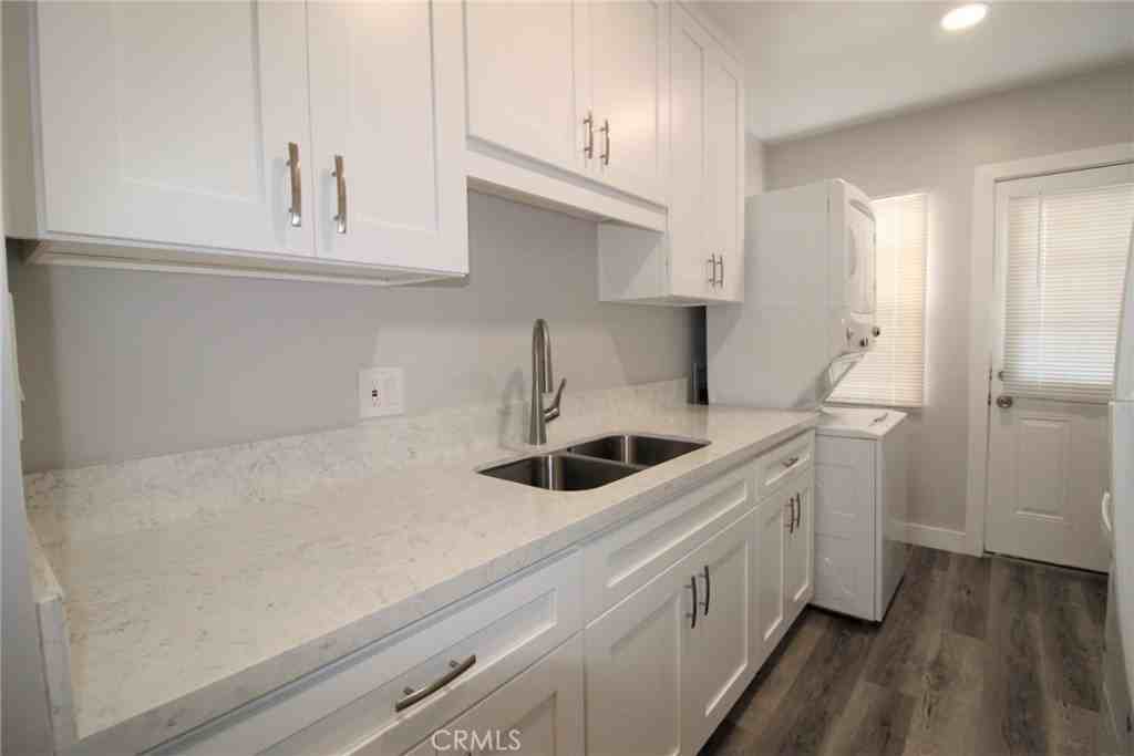 641 W Glenoaks Blvd #641C - Photo 4 of 8