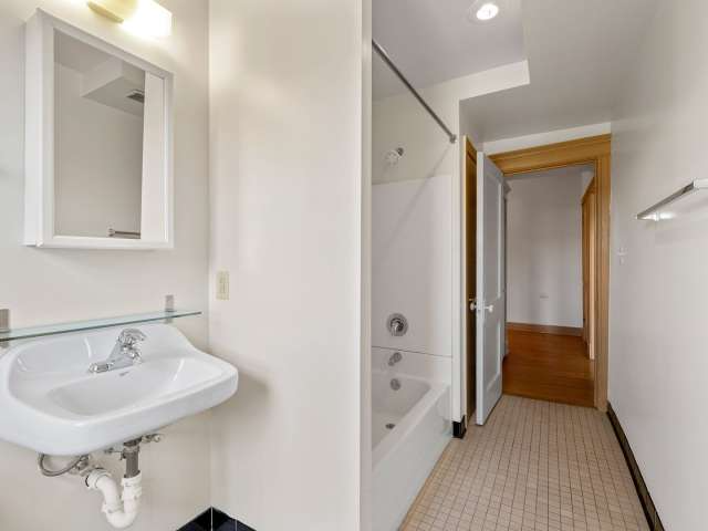 2217 W Wisconsin Ave #06 - Photo 4 of 8