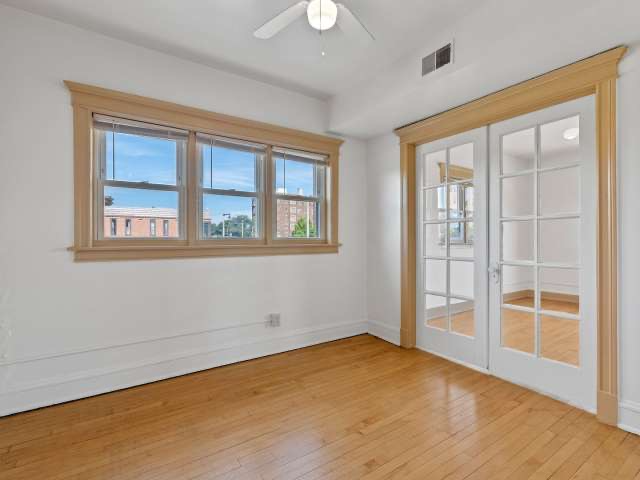 2217 W Wisconsin Ave #06 - Photo 6 of 8