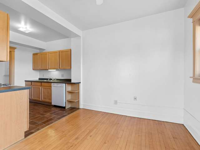 2217 W Wisconsin Ave #06 - Photo 7 of 8