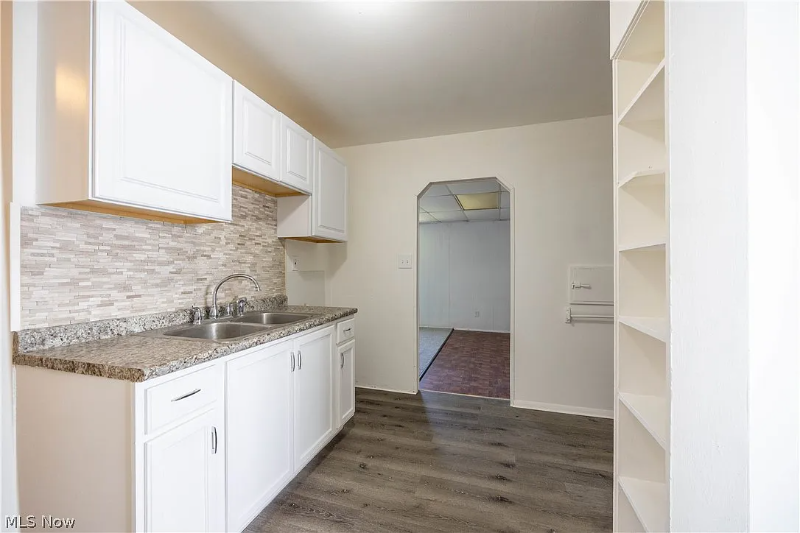 19802 Meadowlark Ln - Photo 3 of 8