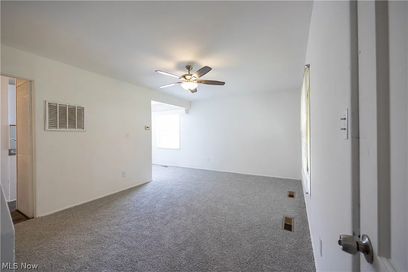 19802 Meadowlark Ln - Photo 4 of 8